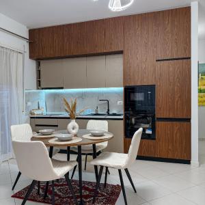Lorel's Homes 5 City
