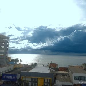 Quarto cama Casal, Vista para o mar, próximo a FMO, Centro Histórico, shopping Patteo - AR CONDICIONADO