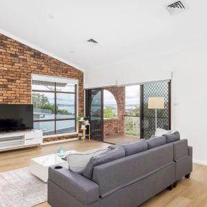 Pet friendly Government House, 35 Government Road - water views