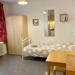 Studio 12, Dijon, near train station