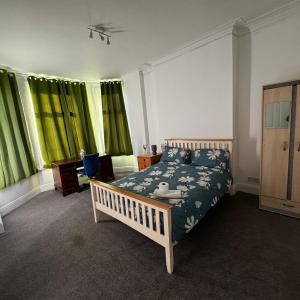 Ensuite Double-Bedroom in the Heart of Salford Manchester Perfect for Short Stays GCSW2