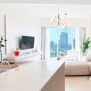 Grande Luxury 1B With Balcony & City Views
