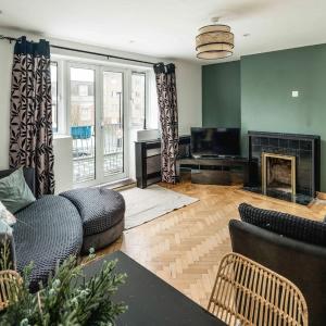 Spacious 3BR Flat with Balcony Near Tottenham Hale