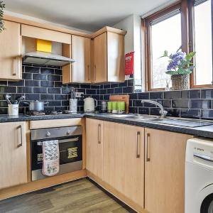 George House-WeeklyStay-CentreLocation-Student-Business-Parking-Sleep8