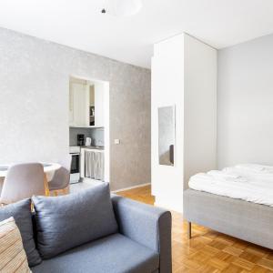 Private Flat, Balcony & Spacious Bathroom, Seamless Check in