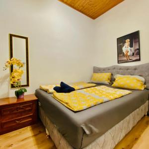 Comfy 3BR Apt In Prime Location