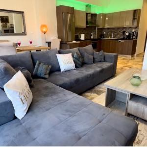 Acropolis Modern Apartments free parking,free pet hosting,Netflix