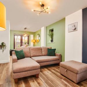 Lovely 3BR House - Free Parking - Long Stays Welcome!