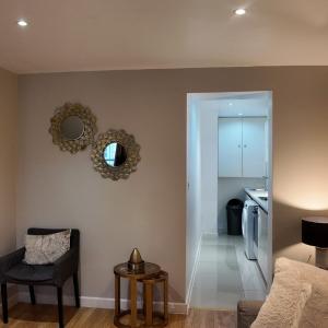 3 BHK Apt Haymarket Leicester Square Soho HY04