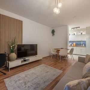 Elegant, high end, central condo