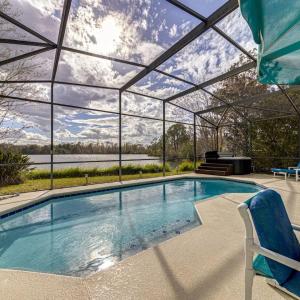 Beautiful Lake View Pool House Brand new Hot Tub