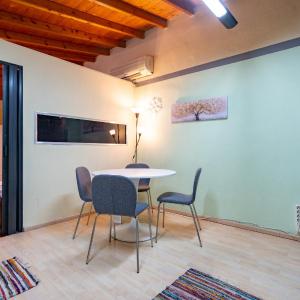 Monastiraki metro st 1 bedroom apt for 2 by MPS
