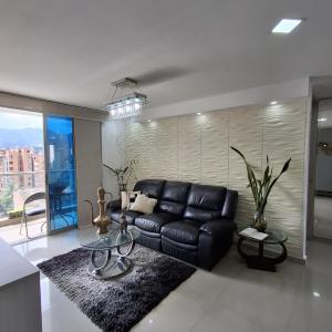 RentalsOP AN09 Apartamento en Laureles el barrio mas cool del mundo, moderno, con balcon y excelente vista