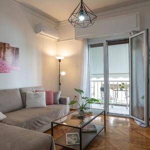 Entire Apt, 2nd Floor, Balcony