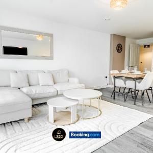 2 Bedroom Flat By LS2G Short Lets & Serviced Accommodation Greater London With Free Parking