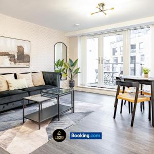 Stylish 2 Bedroom Apt By LS2G Short Lets & Serviced Accommodation Greater London With Free Parking