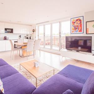 Modern 2 Bed Flat in Battersea Close to Transport