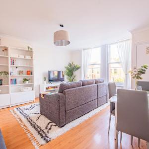 Elegant 2-Bedroom Flat in London