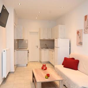 Noa Syros 1 minute away from Square Free Parking