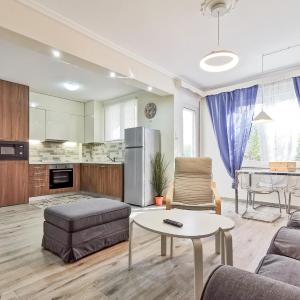 Charming 2BD apt next to metro station