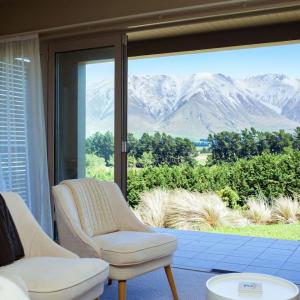 Villa 206 - Front Row Golf Views, Terrace Downs