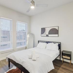 Elegant Downtown 1BD Condo with Pool & Gym