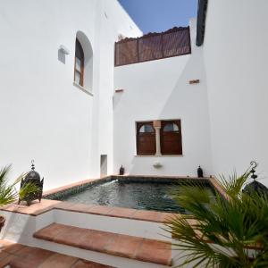 ApartaSuites Alberca Deluxe
