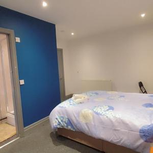 En-suite Double-Bedroom in the Heart of Eccles Manchester BH5 Perfect for Short Stays