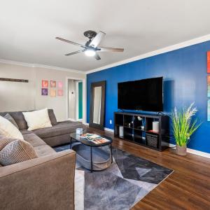 The Rhitreat, 2BR, 10 Min to Downtown & Airport