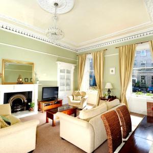 Elegant New Town Georgian city centre flat
