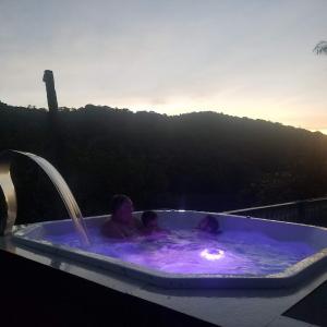 Chácara pé n'água, 80 km de SP, piscina e spa aquecido