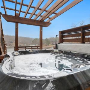 Dock Holiday - Hot Tub - Private Dock