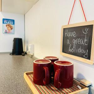 5 min walk to LEGO house - studio room with private bathroom n4