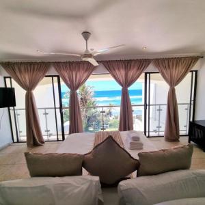 108 The Bermudas 3 bedroom beachfront Umhlanga Rocks