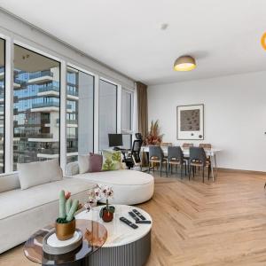 Keysplease 2BR Minutes to WTC and Downtown, Al Wasl Zaabeel Park