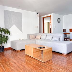 Skyline Haven Your Refuge in the City with Garage