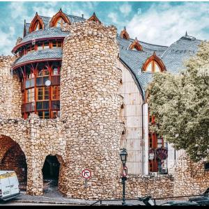 Deluxe Swan Stone Castle Apartment