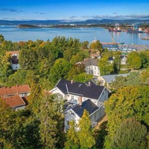 Extravagant villa central & by the sea
