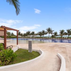 Spacious 3BD Apartment with Pool & Beach in Cancun