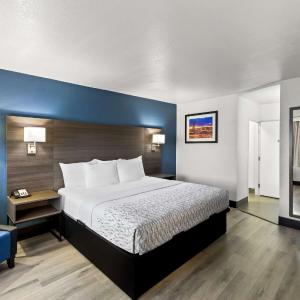 Boulevard Stays Highrise 1BR Retreat Gym Pool & Free Parking