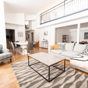 2ndhomes Bright & Spacious 2-Story Apartment with Sauna