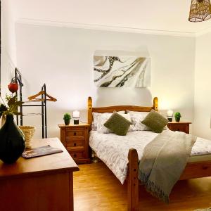 Cosy 3BDR In Levenshulme-Close To Manchester City Centre And Stockport Town- Free Parking- WiFi