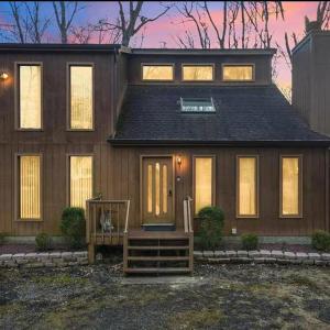 Cozy Cabin at Poconos With Hot Tub and Fire Pit