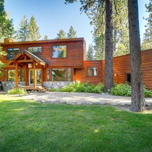 2 Mi to Lake Tahoe Spacious and Serene Retreat!