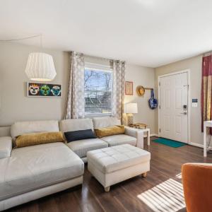 Avalon 1 mile to downtown and park free