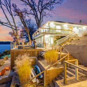 UncleLarry's Lake Place, Sleeps 10 & Hot Tub
