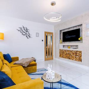 Stunning Home in Altrincham, Large Driveway, Sleeps 7, Perfect For Groups