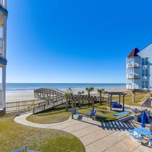 Beachside Condo w/ Pool & Hot Tub in Galveston!