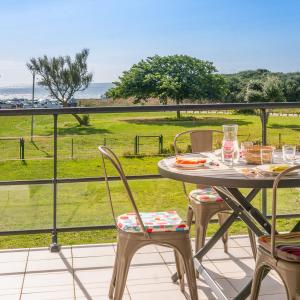 Appart T3, terrasse, parking, 50m plage, proche commerces - FR-1-349-228