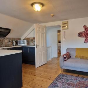 Spacious Riverside 2Bd Mid City - Above Bar&Venue